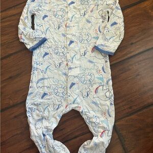 Magnetic me animal footed sleeper 6-9 months